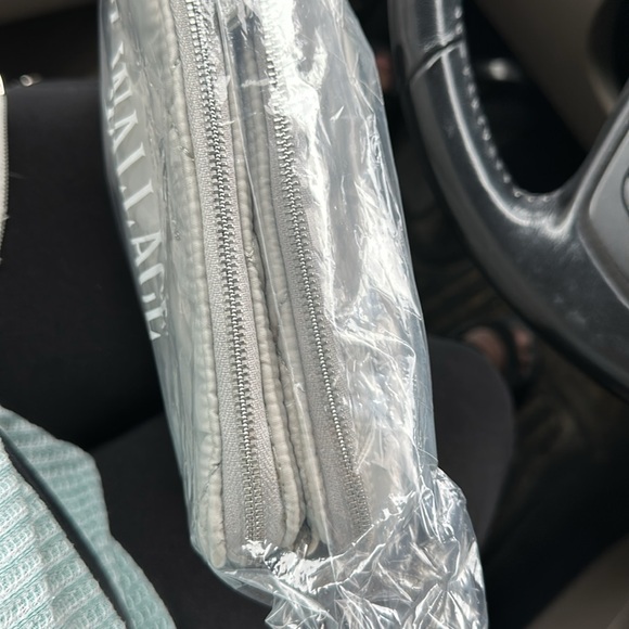 💋 NEW NWT MZ WALLACE MADISON CROSSBODY-color FROST- bought from MZ Wallace. - Picture 9 of 13